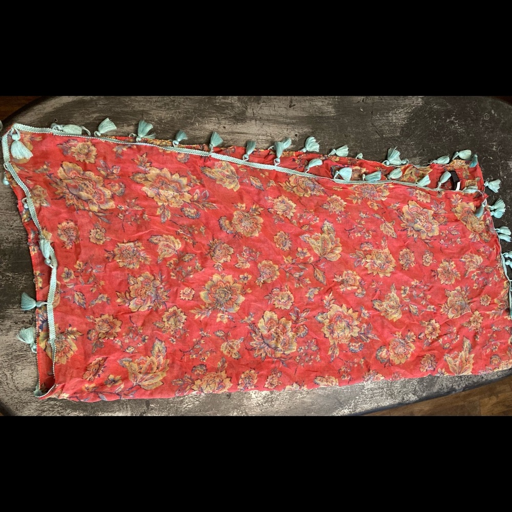 Gorgeous American Eagle boho inspired scarf with fringe.